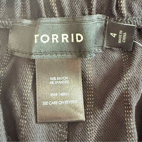 NWT Torrid Black Stripe Twill Drawstring Crop Pant Size 4X - Picture 10 of 13